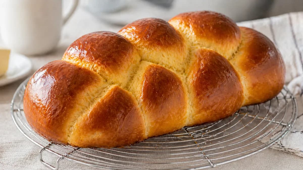 Plat : Brioche dorée au beurre