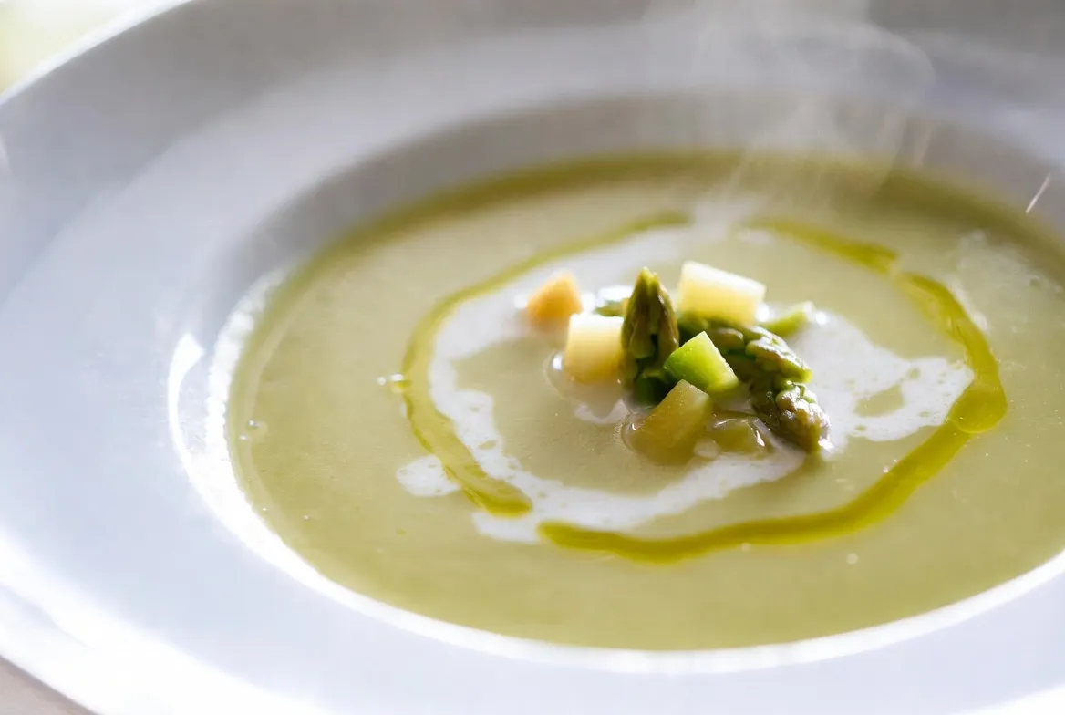Plat : Velouté d'asperges blanches