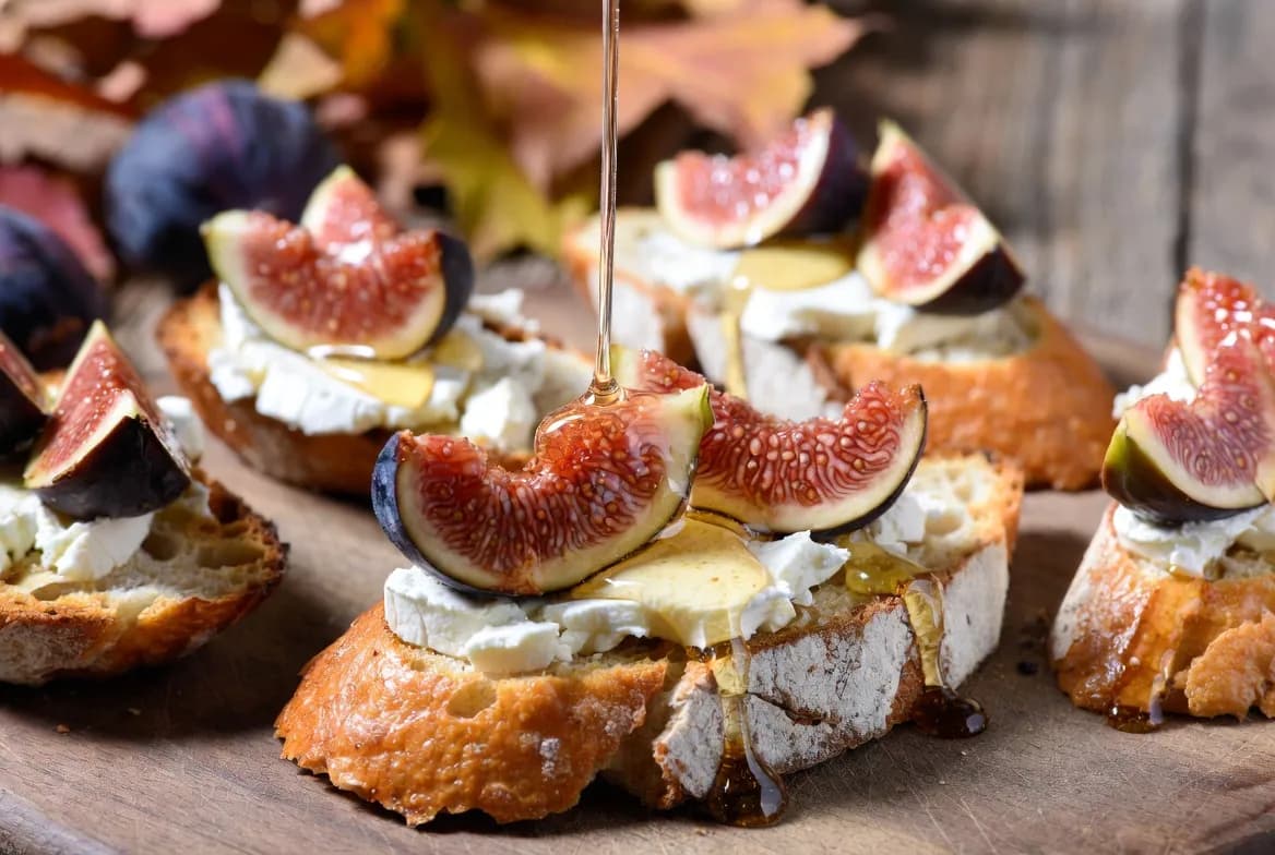 Recette Tartines chèvre, miel et figues – plat principal